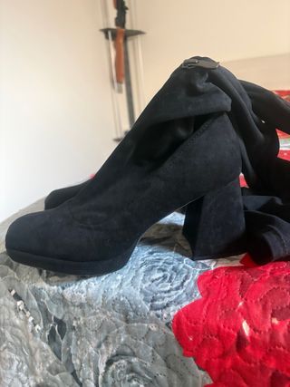 Stivali alti neri sopra ginocchio