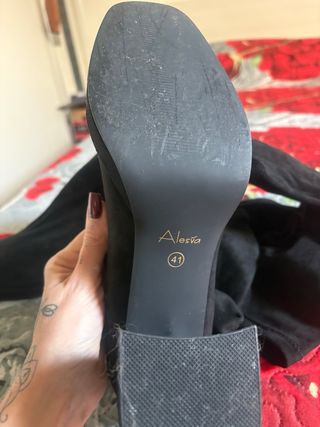 Stivali alti neri sopra ginocchio