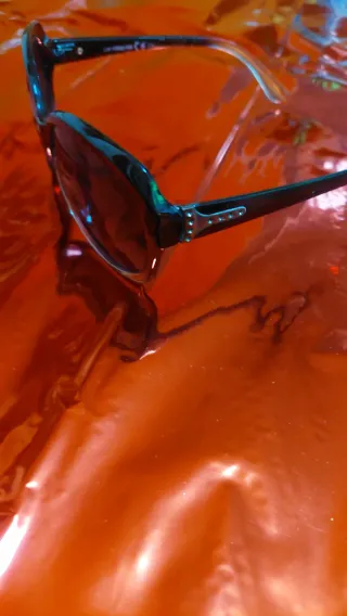 Occhiali da sole donna neri e rossi