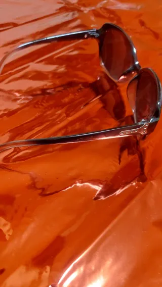 Occhiali da sole donna neri e rossi