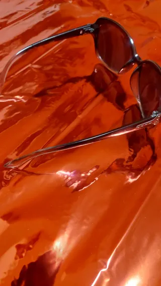 Occhiali da sole donna neri e rossi