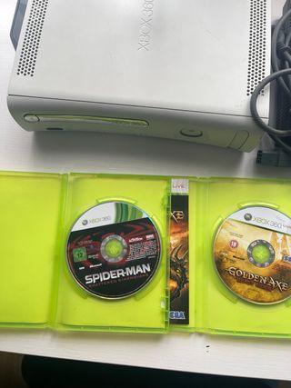 Xbox 360 con 2 mandos y 2 juegos