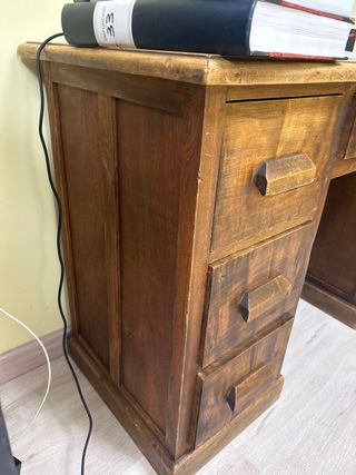Escritorio antiguo de madera