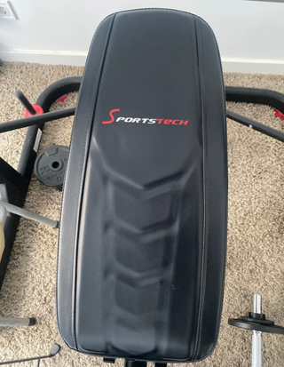 Rack de gimnasio completo con banco