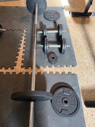 Rack de gimnasio completo con banco