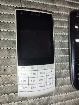 Confezione da 3 cellulari Nokia (Bianco e Nero)