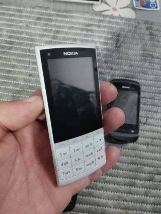 Confezione da 3 cellulari Nokia (Bianco e Nero)
