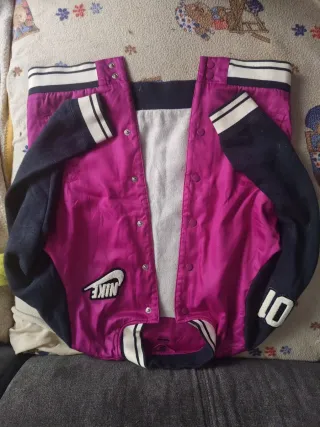Chaqueta Nike Bomber Rosa y Negra Talla de 13 a 15