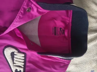 Chaqueta Nike Bomber Rosa y Negra Talla de 13 a 15