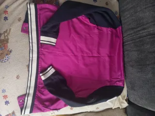 Chaqueta Nike Bomber Rosa y Negra Talla de 13 a 15