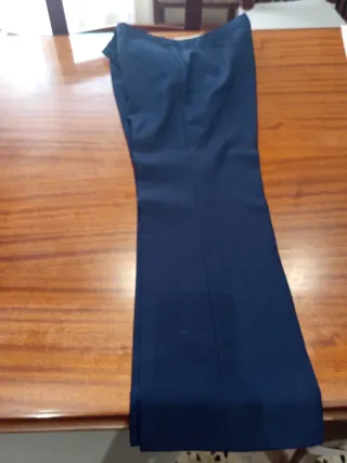 Traje de 3 piezas azul.