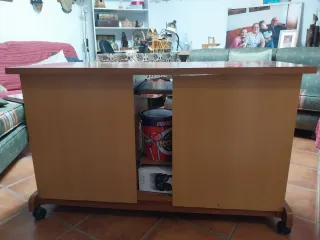 Mesa escritorio madera cajón y ruedas