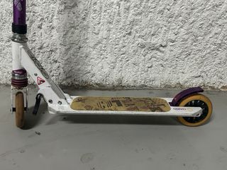 Patinete Oxelo blanco y morado