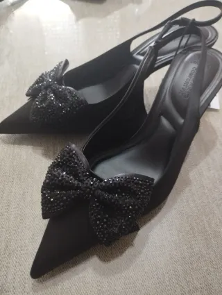 Zapatos de fiesta negros con lazo