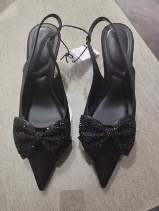 Zapatos de fiesta negros con lazo