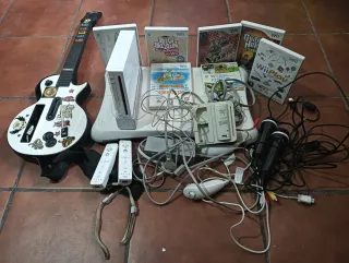 Consola Nintendo Wii Blanca +Guitarra+ juegos
