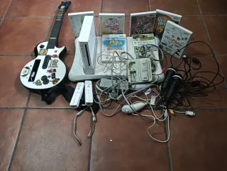 Consola Nintendo Wii Blanca +Guitarra+ juegos