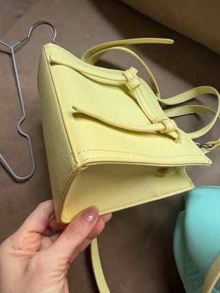 Bolso amarillo pequeño