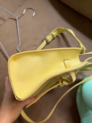 Bolso amarillo pequeño