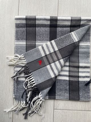 Bufanda Burberry Cuadros Gris y Blanco