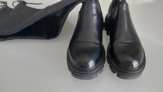 Stivali alti neri con lacci