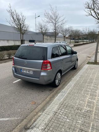 Opel Zafira Life 2011