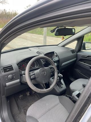 Opel Zafira Life 2011