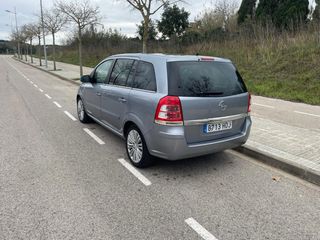 Opel Zafira Life 2011