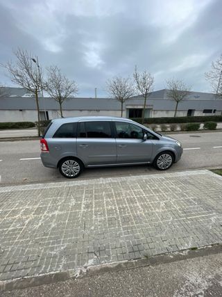 Opel Zafira Life 2011