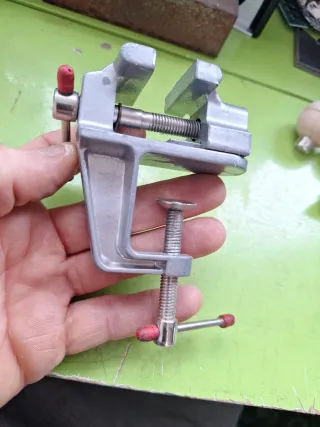 Mini tornillo de banco para manualidades