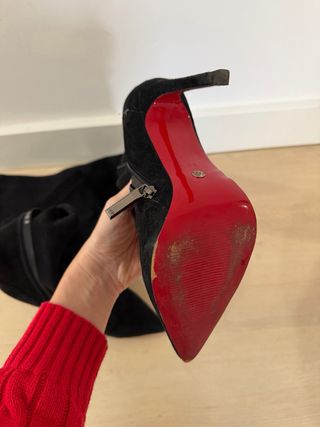 Botas altas negras ante tacón fino