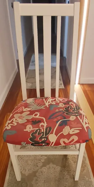 Mesa de salón y 4 sillas