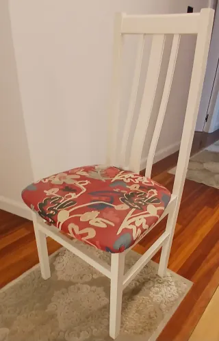 Mesa de salón y 4 sillas