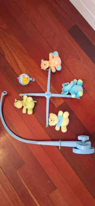 Móvil de cuna con peluches