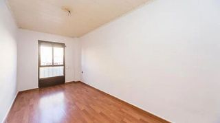 Piso en venta en Fondo en Santa Coloma de Gramanet
