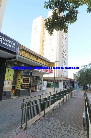 Local comercial en alquiler en Rochelambert en Sevilla