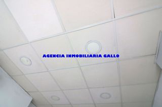 Local comercial en alquiler en Rochelambert en Sevilla