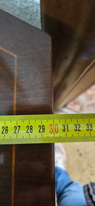 Vitrina de madera y cristal