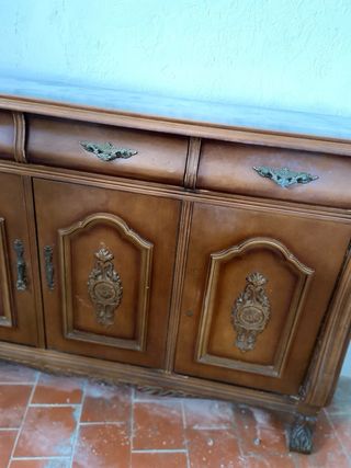 Mueble de salón antiguo de madera
