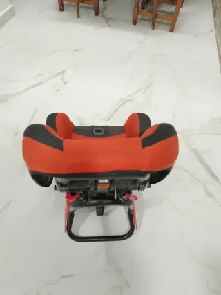 Silla de coche PLAY roja y negra de 9-18 kg