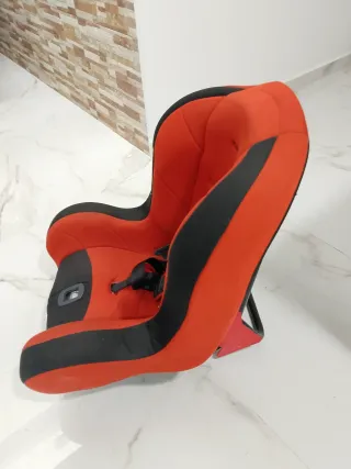 Silla de coche PLAY roja y negra de 9-18 kg