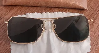 Occhiali da sole Ray-Ban con custodia