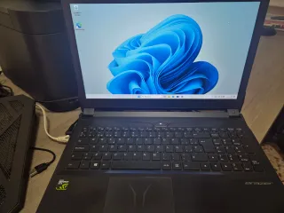 Portátil Medion Erazer i5-8300H 8GB RAM