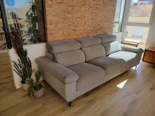 Sofá gris de 3 plazas