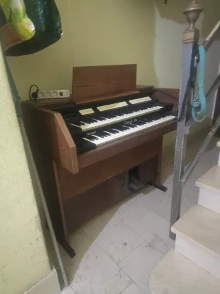 Órgano antiguo de madera