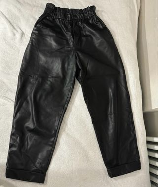 Pantaloni neri effetto pelle