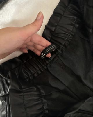 Pantaloni neri effetto pelle