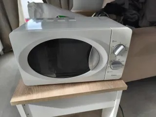 Lavavajillas y microondas blanco