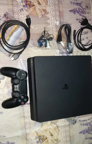 Ps4 Slim Nera Completa di accessori