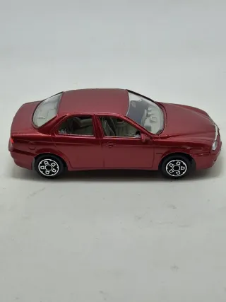 Alfa Romeo 156 Berlina 1a serie Bburago scala 1:43